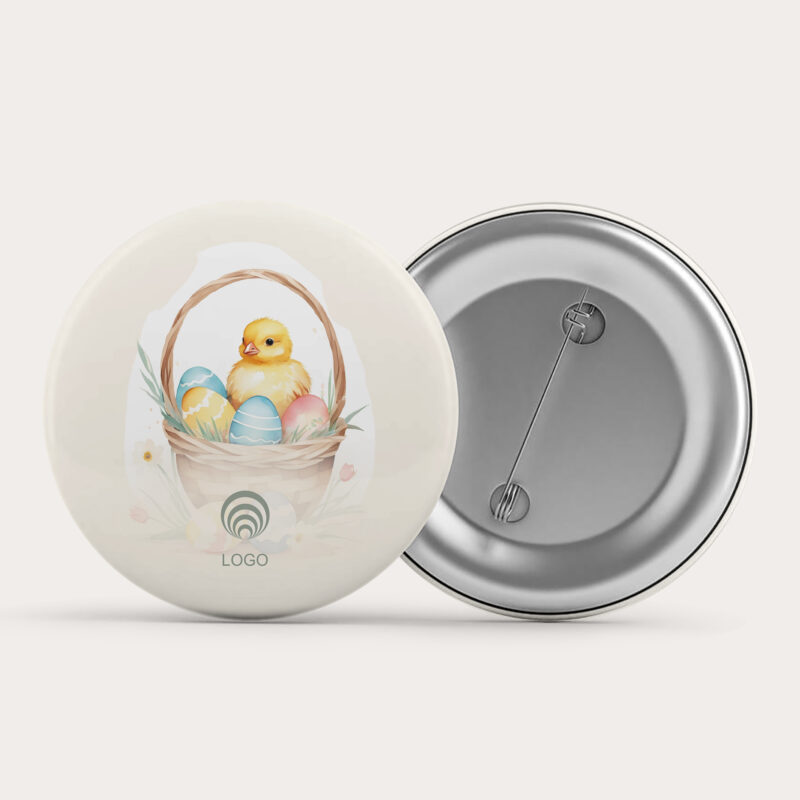 przypinka badge wielkanocny miejsce w koszyczku z logo drukarnia letica