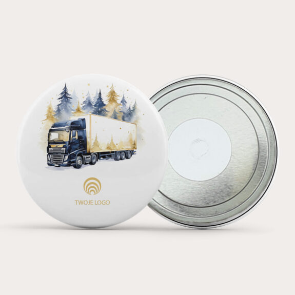 Magnes LKW z ciężarówką i świątecznym lasem, miejsce na logo, aluminiowy, średnica 56 mm – Letica drukarnia kartek.