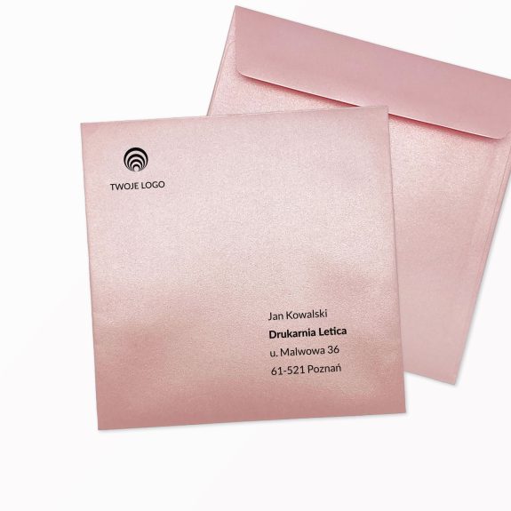 koperta k4 kwadratowa różowa perłowa z własnym logo i adresem premium