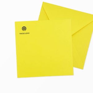 kwadratowa koperta żółta z logo firmowym k4 premium