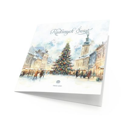 Okładka firmowej kartki bożonarodzeniowej Choinka na Rynku z akwarelowym zaśnieżonym rynkiem staromiejskim i wysoką choinką pośrodku jarmarku.
